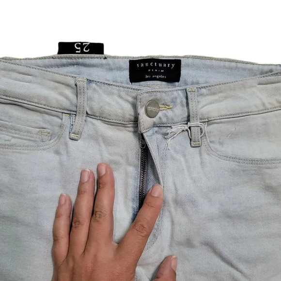 NWOT Sanctuary Light Wash Jean Shorts - Picture 2 of 8